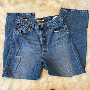 Levi’s ribcage Ankle distressed medium wash blue jeans size 29x27
